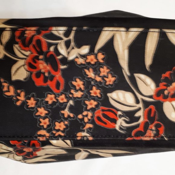 Old Navy Outlet - Picture 4 of 5